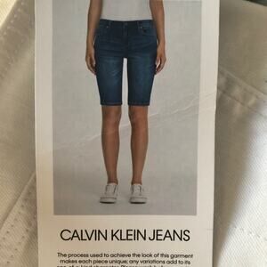Calvin Klein white denim bermuda shorts-Size 4